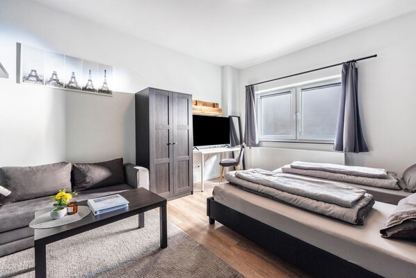 2 bedrooms, iron/ironing board, free WiFi, bed sheets