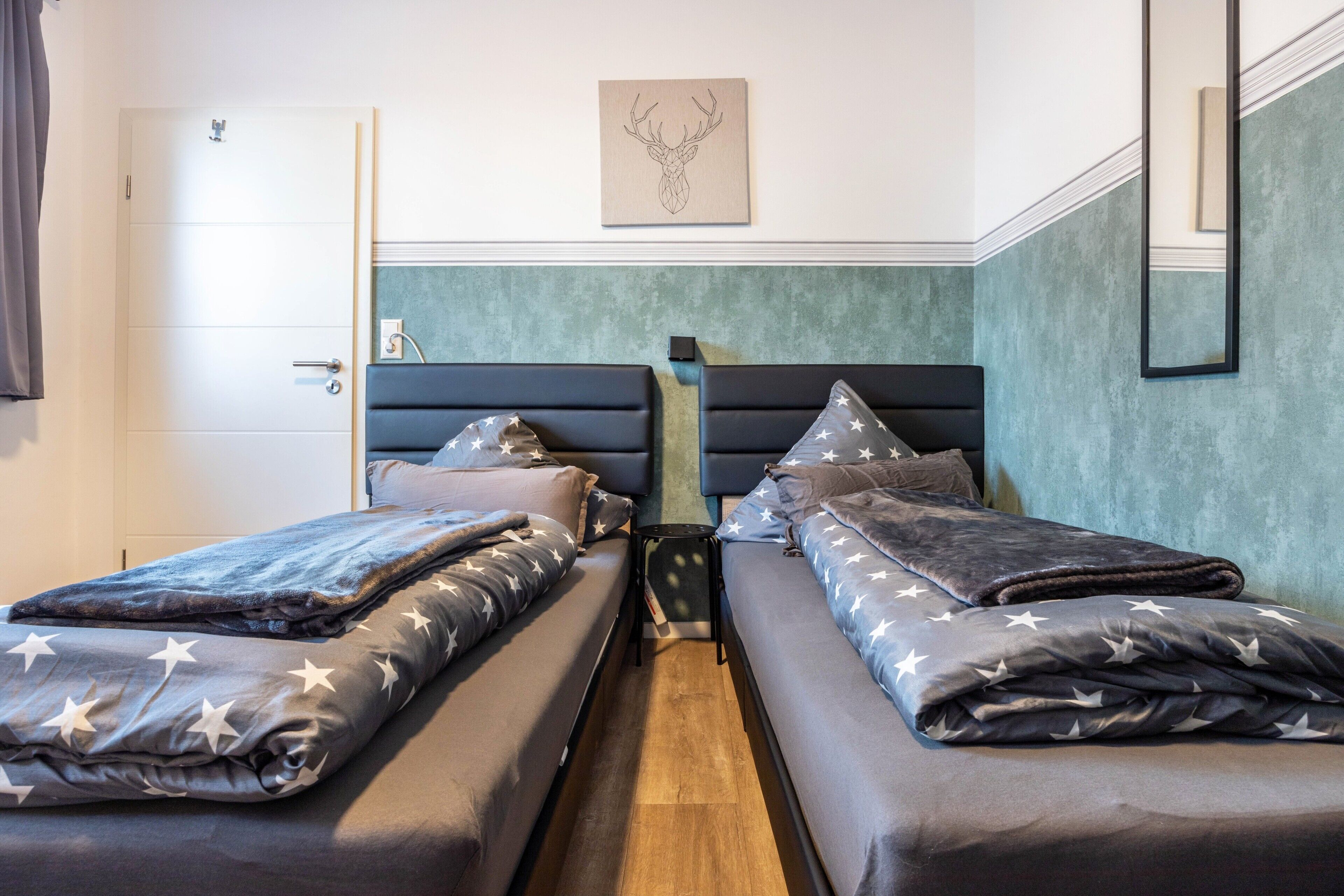 2 slaapkamers, een bureau, geluiddichte muren