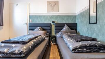 2 slaapkamers, een bureau, geluiddichte muren