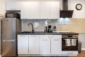 Fridge, microwave, oven, stovetop - Holiday Apartment 'Heide Ferienwohnung Nord' with Wi-Fi (Schneverdingen)