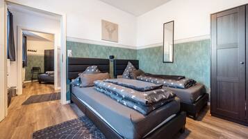 2 bedrooms, iron/ironing board, free WiFi, bed sheets