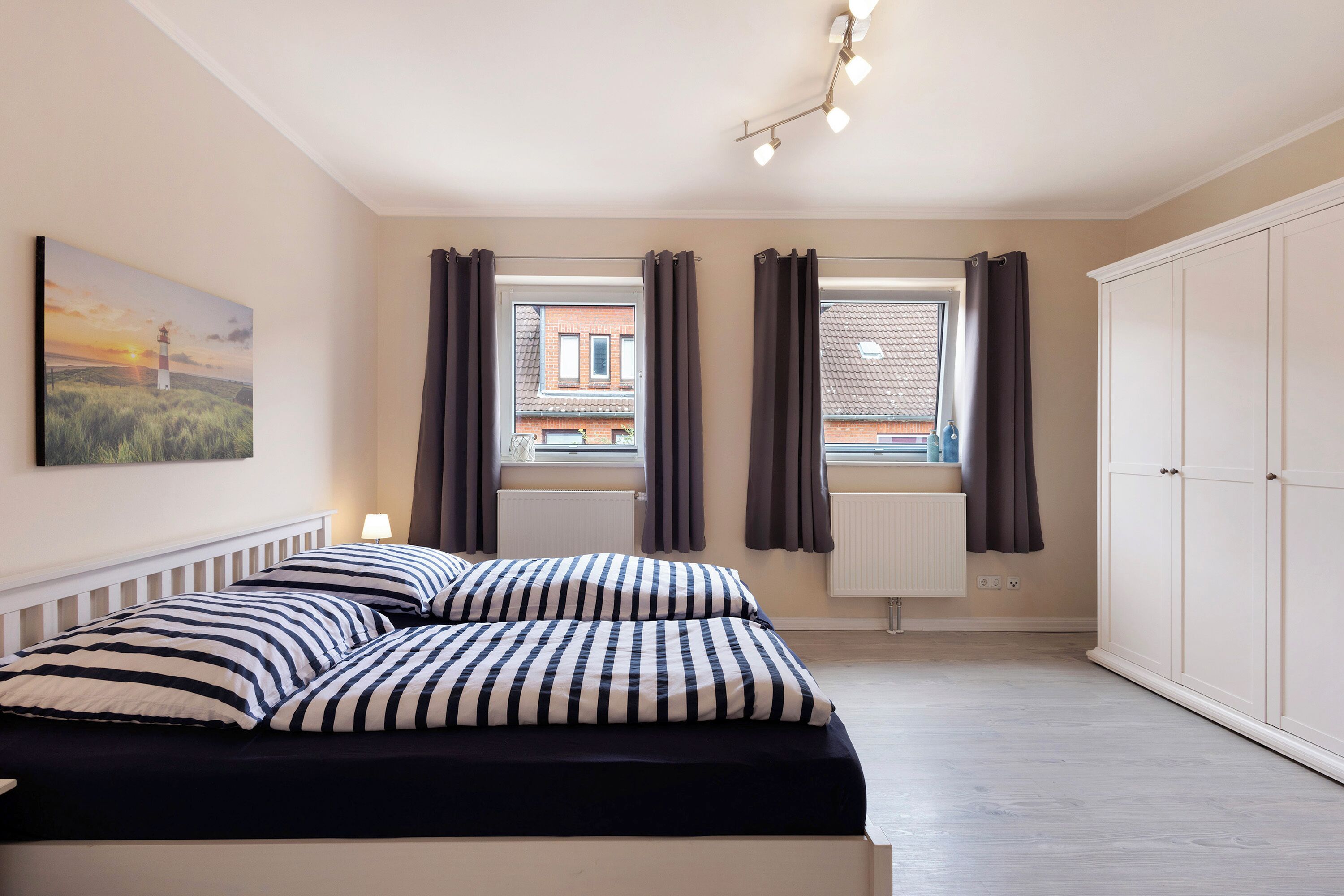 2 多间卧室、熨斗/熨衣板、免费 WiFi、床单