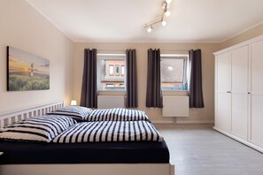 2 bedrooms, iron/ironing board, free WiFi, bed sheets - Apartment 'Sabines Ferienwohnung 2' with Wi-Fi (Glückstadt)