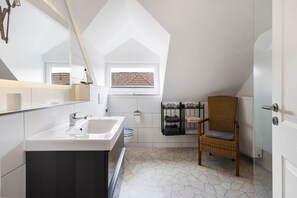 Ducha, secador de pelo, toallas