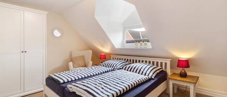 Iron/ironing board, free WiFi, bed sheets