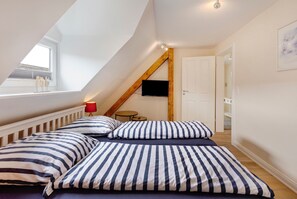 Tabla de planchar con plancha, wifi gratis y ropa de cama 