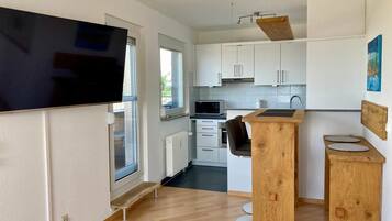 KĂŒhlschrank, Mikrowelle, Ofen, Herdplatte