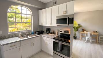 Coffee/tea maker, fridge, microwave, oven