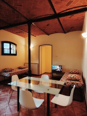 Dining - An ancient farmhouse for your holidays (Copparo)