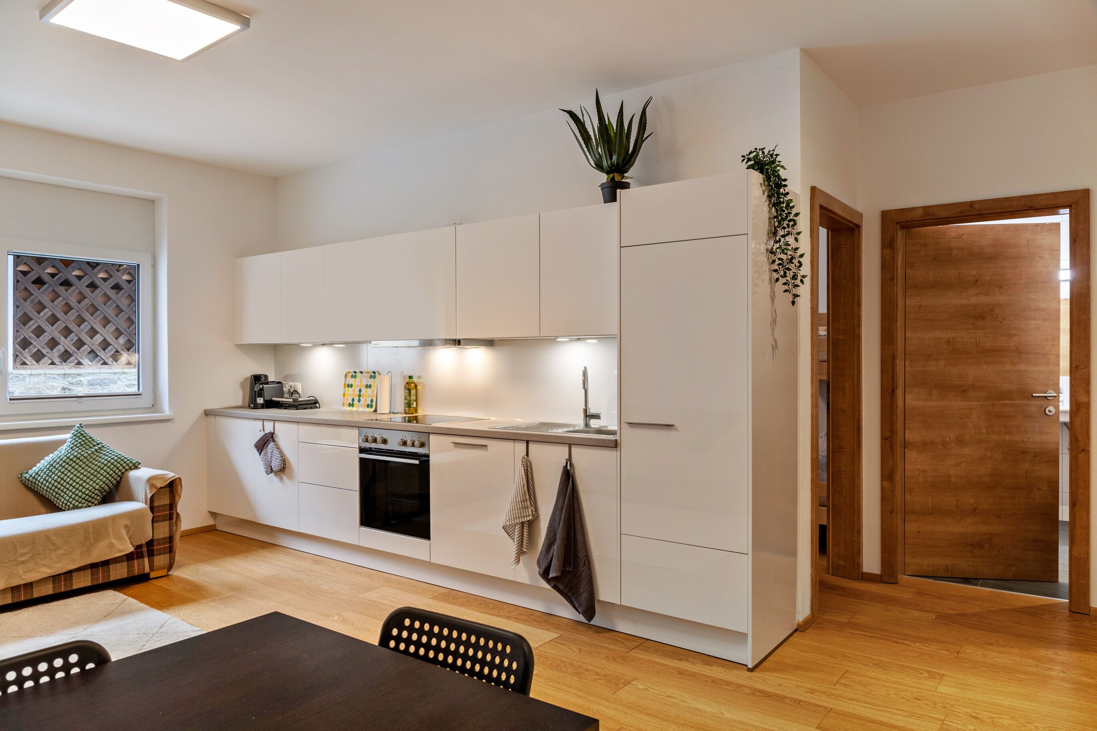 Kühlschrank, Ofen, Herdplatte, Geschirrspüler