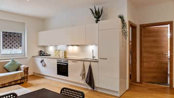 Kühlschrank, Ofen, Herdplatte, Geschirrspüler