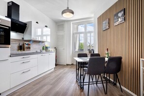 Dining - Apartment 'Ferienwohnung Chemnitz City' with Balcony and Wi-Fi (Chemnitz)
