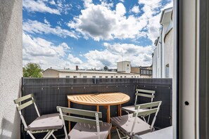Outdoor dining - Apartment 'Ferienwohnung Chemnitz City' with Balcony and Wi-Fi (Chemnitz)