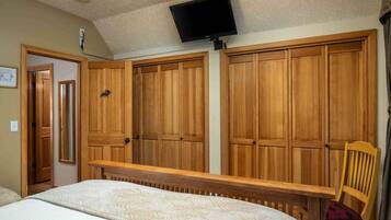 5 bedrooms, iron/ironing board, travel crib, free WiFi