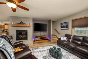 TV, fireplace