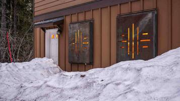 المنطقة المحيطة بالمنشأة