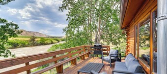 Dubois Riverfront Lodge w/ On-Site Fishing & Views