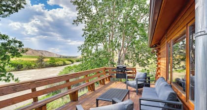 Dubois Riverfront Lodge w/ On-Site Fishing & Views
