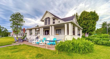 Waterfront Alanson Cottage w/ Dock & Lake Access!