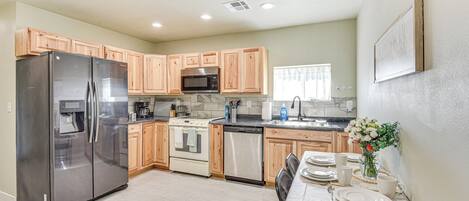 Fridge, microwave, stovetop, dishwasher