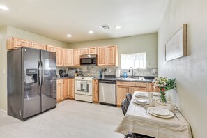 Fridge, microwave, stovetop, dishwasher - Indoor Recreation Room at Skiatook Vacation Rental (Skiatook)