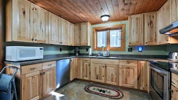 ثلاجة، ميكروويف، فرن، موقد طهي مسطح