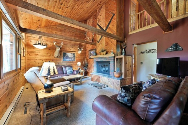 Smart-TV, Kamin, Arbeitsbereiche