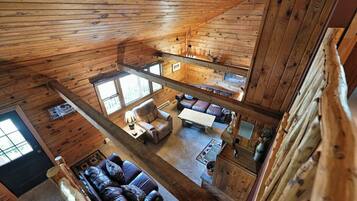 تلفزيون ذكي، مدفأة، مكتب