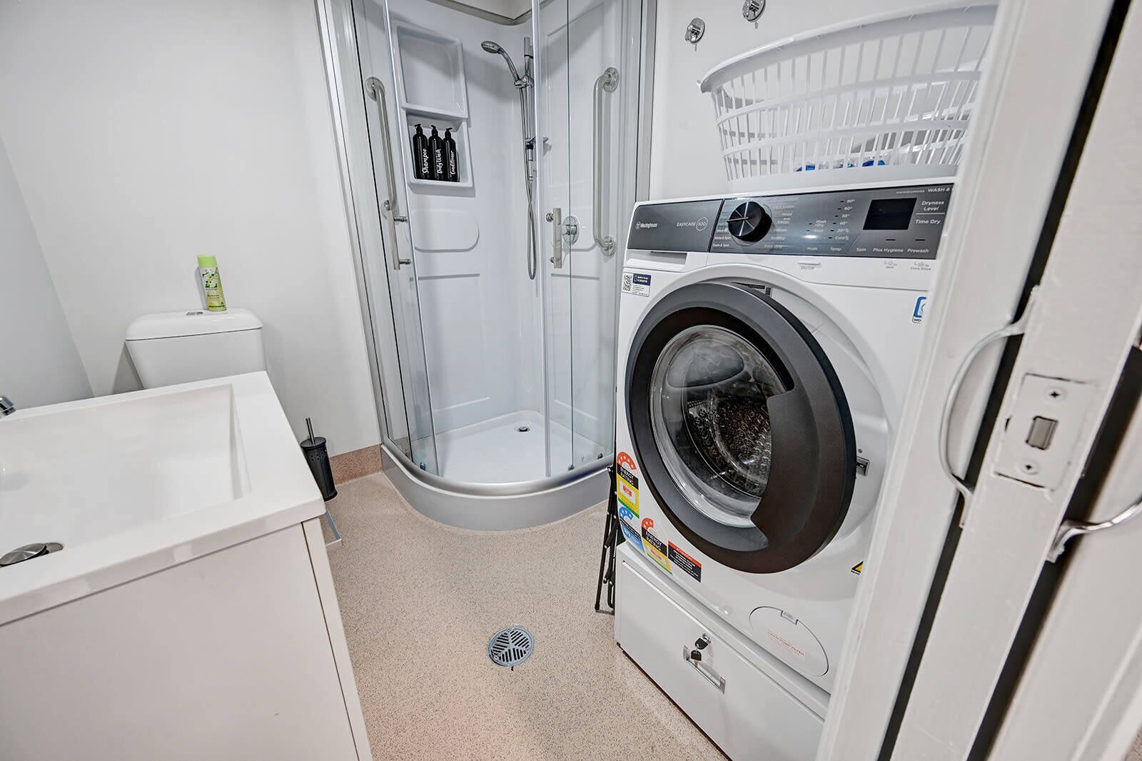 Shower, hair dryer, towels, shampoo