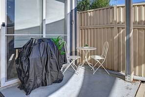 Outdoor dining - Ophir Studio - Ideal for Work, BBQ (Llanarth)