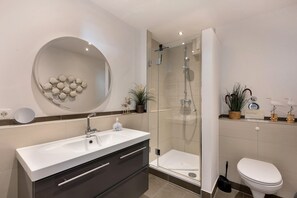 Douche, sèche-cheveux