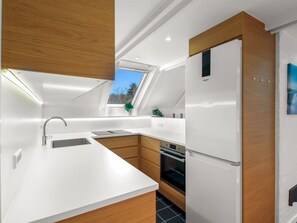 Fridge, microwave, dishwasher, cookware/dishes/utensils