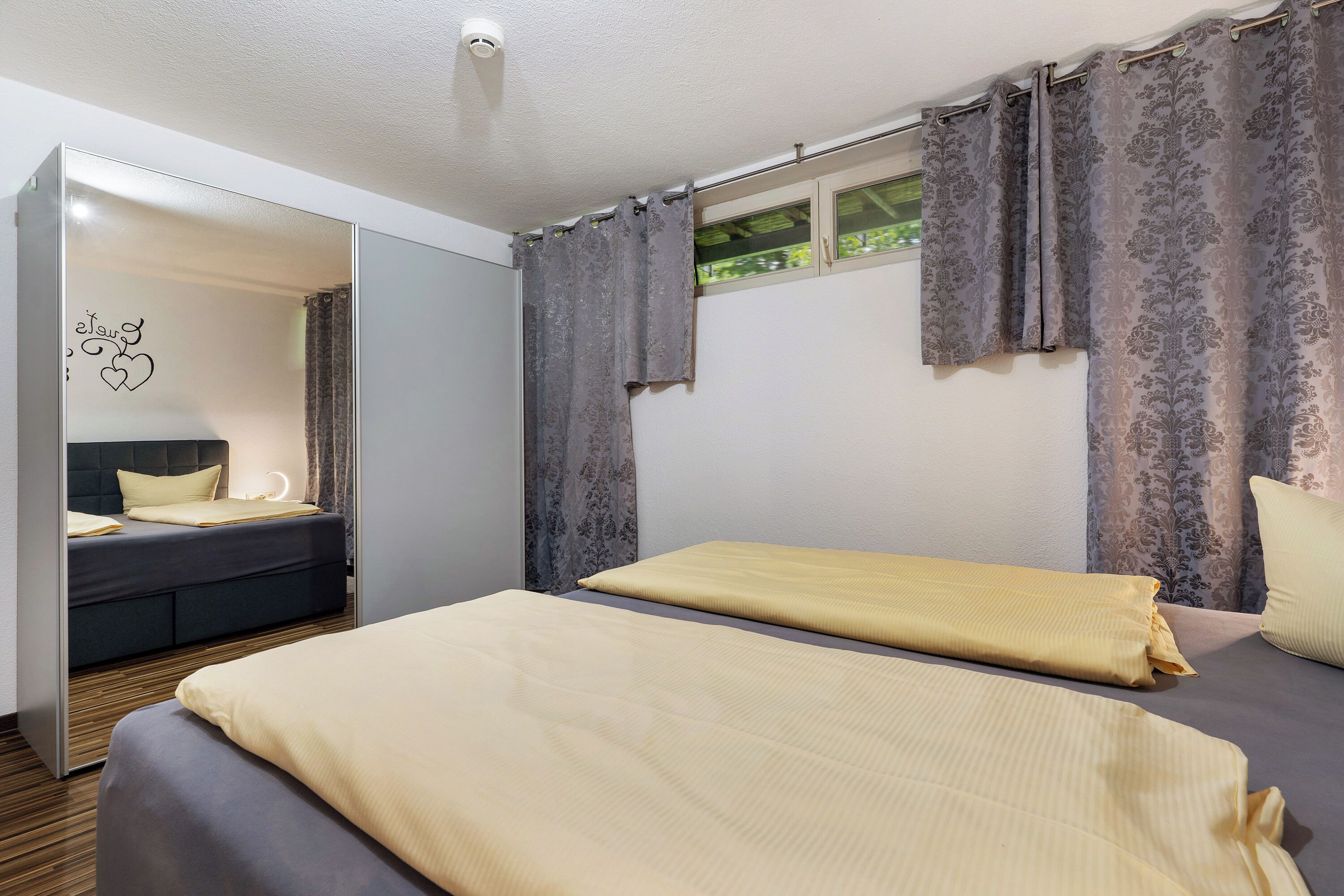 1 chambre, fer et planche à repasser, Wi-Fi gratuit, draps fournis