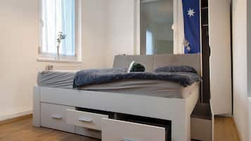 1 bedroom, free WiFi, bed sheets