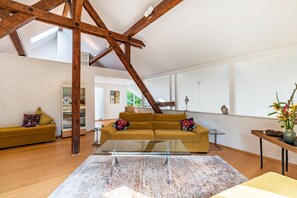 Interior - Holiday Home 'Architektenhaus Baden Mit Studio' with Mountain View, Private Terrace and Wi-Fi (Ottersweier)