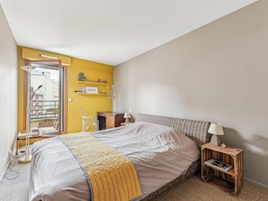 3 bedrooms, iron/ironing board, internet