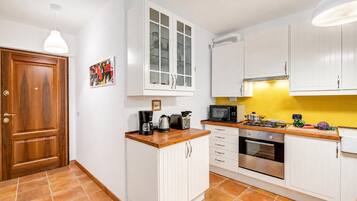 Standard Apartment, 1 Bedroom, Microwave (La Madonnina Apartment for 2 in Tenno) | Private kitchen