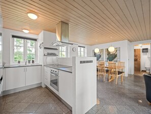 Réfrigérateur, micro-ondes, lave-vaisselle