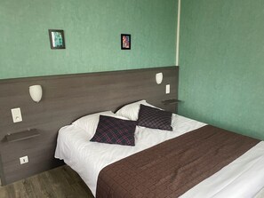 5 bedrooms, WiFi, bed sheets