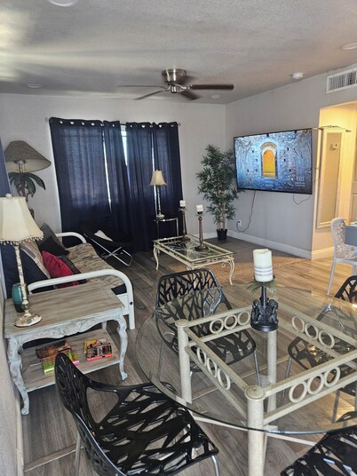 2-bedroom apartment in superb Las Vegas with AC
