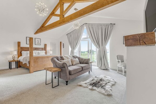 3 bedrooms, desk, iron/ironing board, WiFi