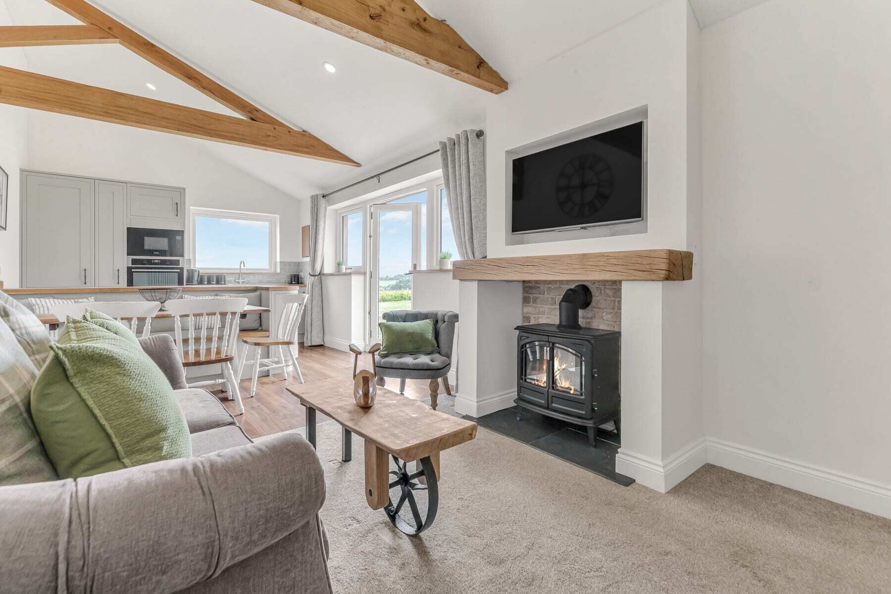 TV, fireplace, offices