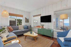 Living area - Neptune Oceanview Nest (Encinitas)