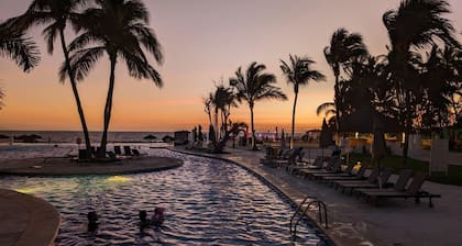 Villamagna - Beachfront Retreat with Oceanviews