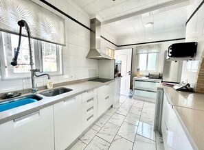 Fridge, microwave, oven, stovetop