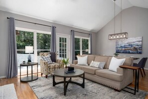 Televisión y chimenea 