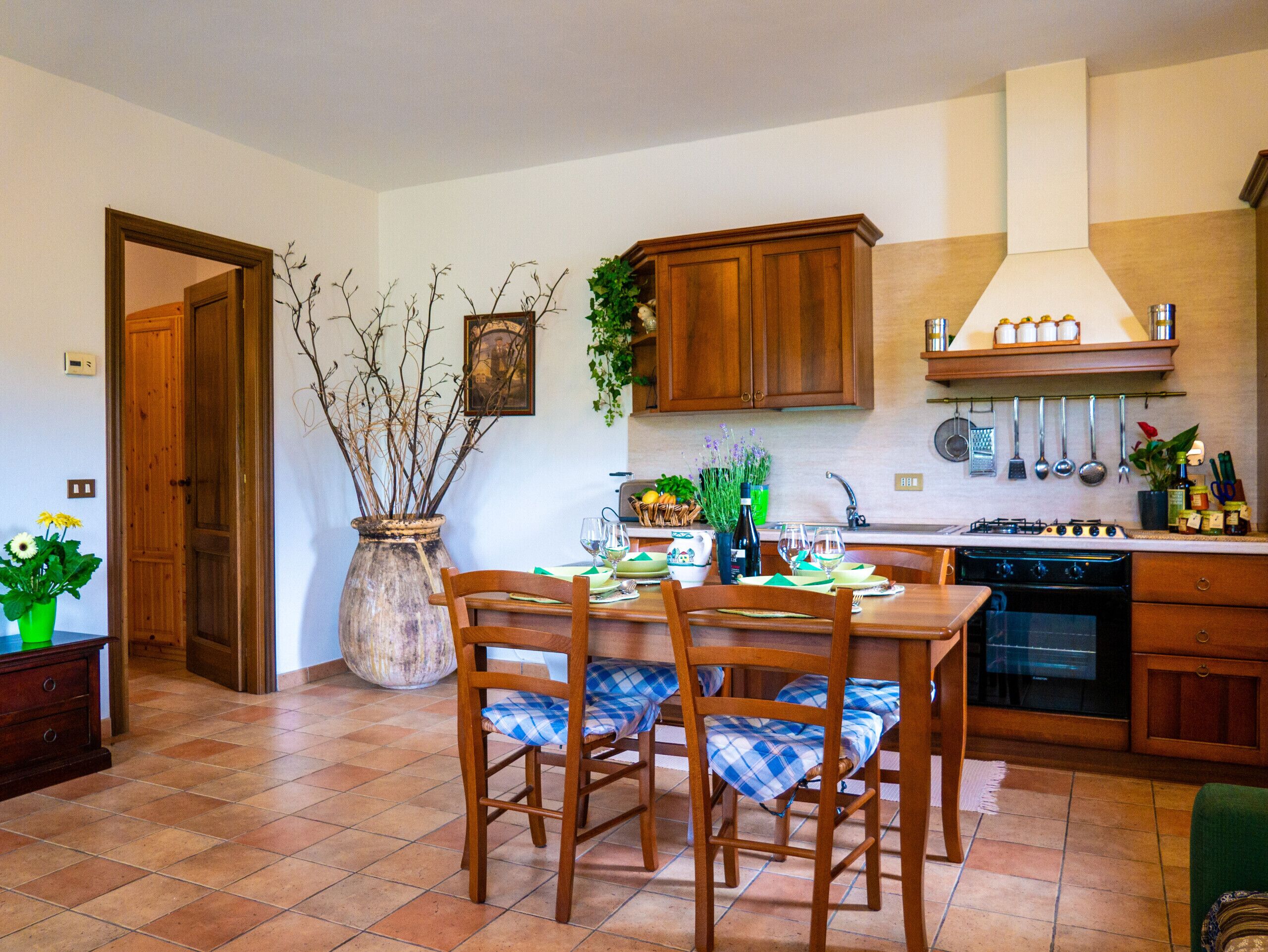 Coffee/tea maker, fridge, oven, electric kettle