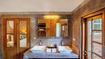 Deluxe Villa | Bathroom | Shower, bidet, soap, shampoo