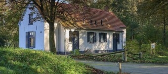 Cosy house in wooded surroundings