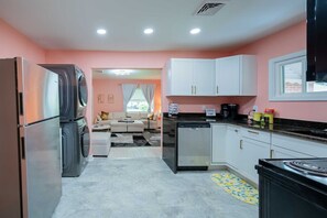 冰箱、微波炉、��烤箱、炉灶